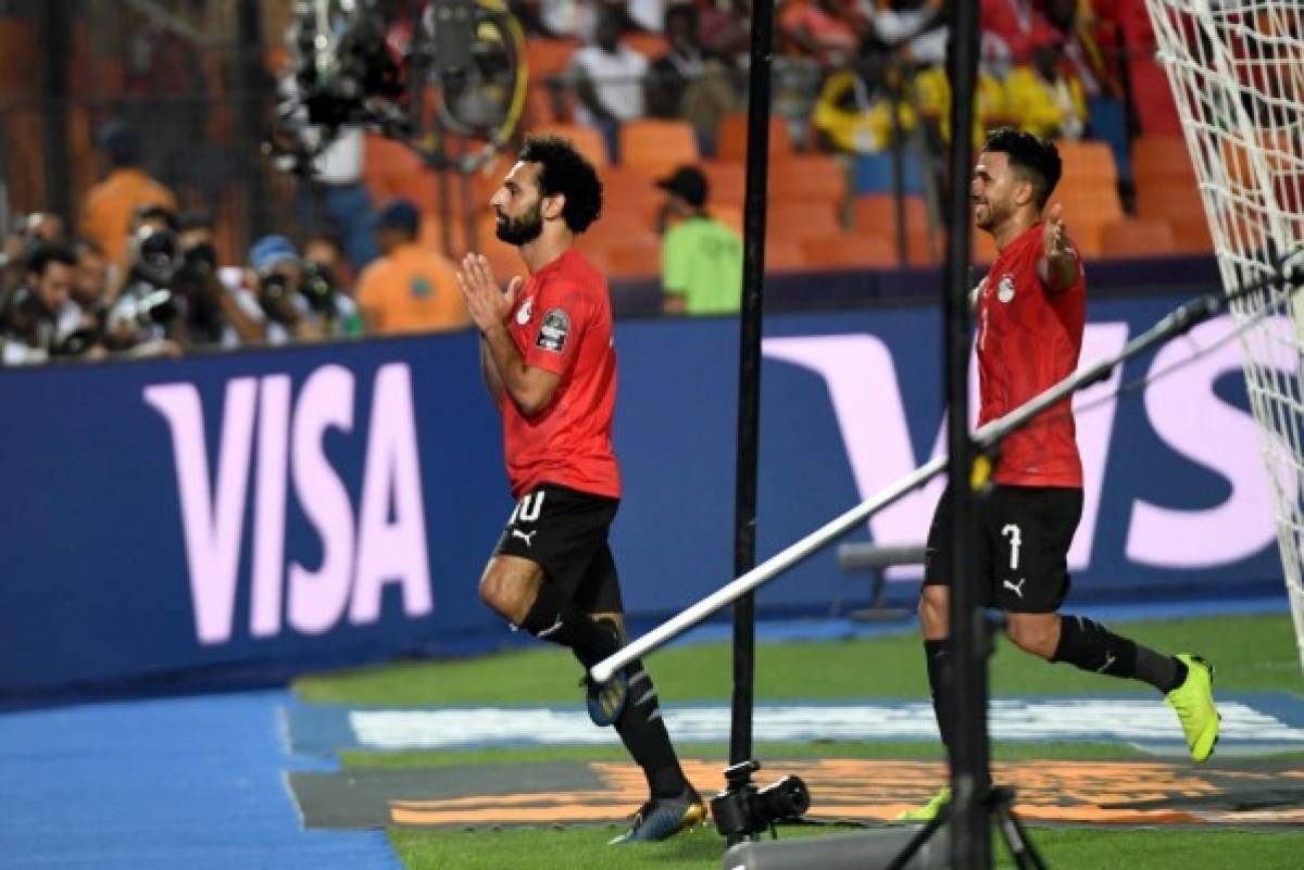 Egypt's forward Mohamed Salah (L) celebrates after scoring a goal during the 2019 Africa Cup of Nations (CAN) football match between Egypt and DR Congo at the Cairo International Stadium on June 26, 2019. (Photo by Khaled DESOUKI / AFP)