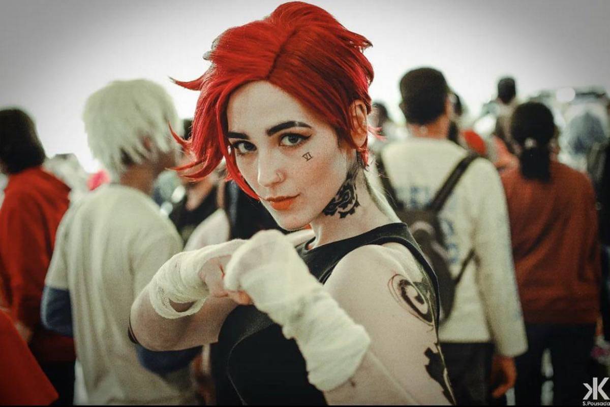 Conoce a la artista marcial y cosplayer española que cautiva con su talento y su gran condición física