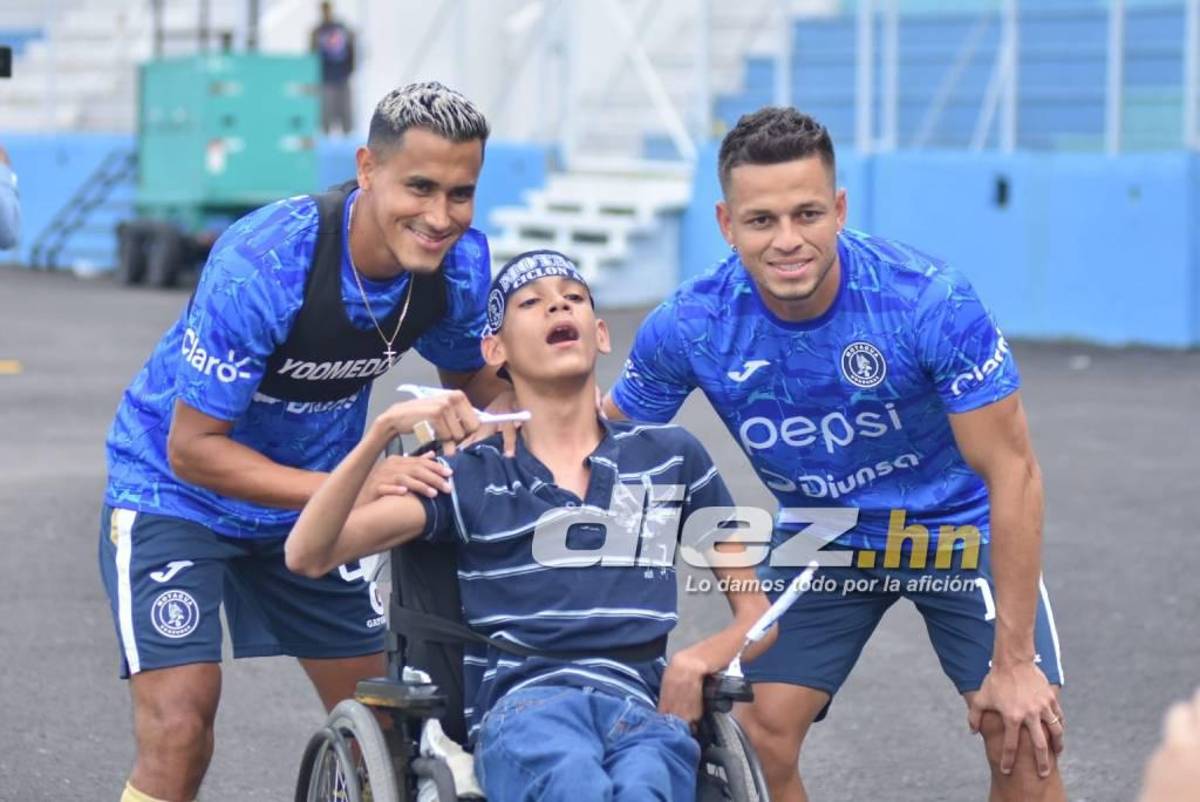 ¿A quién ‘espiaba’ Héctor Vargas? Derroche de bellezas, pasillo a Motagua, el abrazo de Obando con su hijo y tremendo ambiente en Olancho