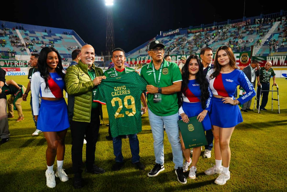 ¡Fiesta centenaria! Marathón se viste de gala y rinde homenajes a leyendas; Pachuca tuvo un detalle especial
