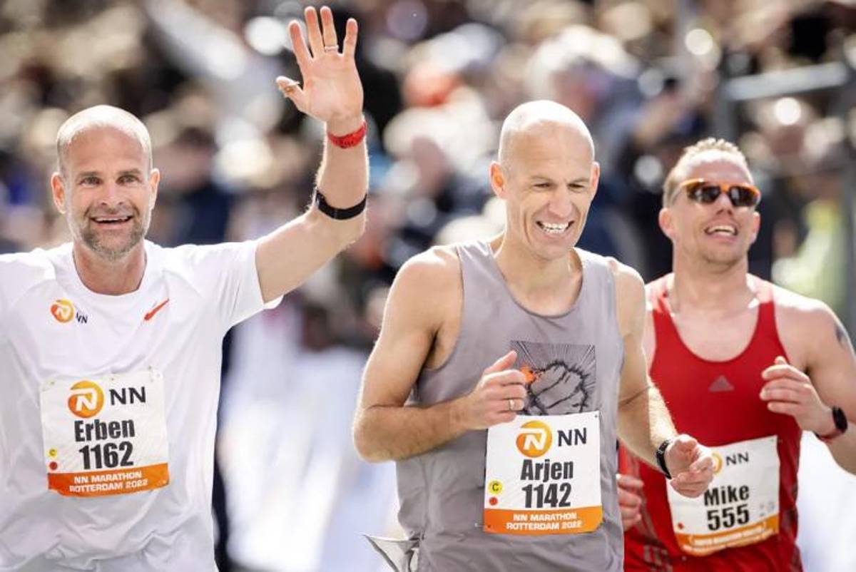 El brutal físico y nuevo deporte de Arjen Robben tras el retiro: 42 kilómetros en más de tres horas