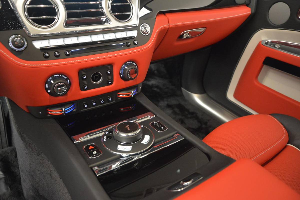 ¡Jennifer López y Cristiano Ronaldo tienen uno! Así es el Rolls-Royce Ghost, el último lujito de Teófimo López