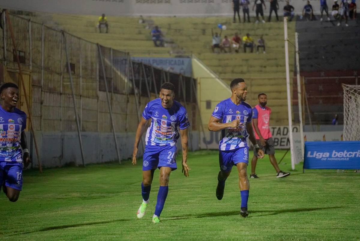 Las imágenes de la Jornada 1: Los reclamos de Diego Vázquez, el saludo de Lavallén y la alegría en La Ceiba