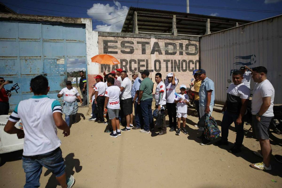 Locura por Olimpia en Danlí: nadie se quiso perder la visita del león y llegaron en familias; así respondieron los jugadores