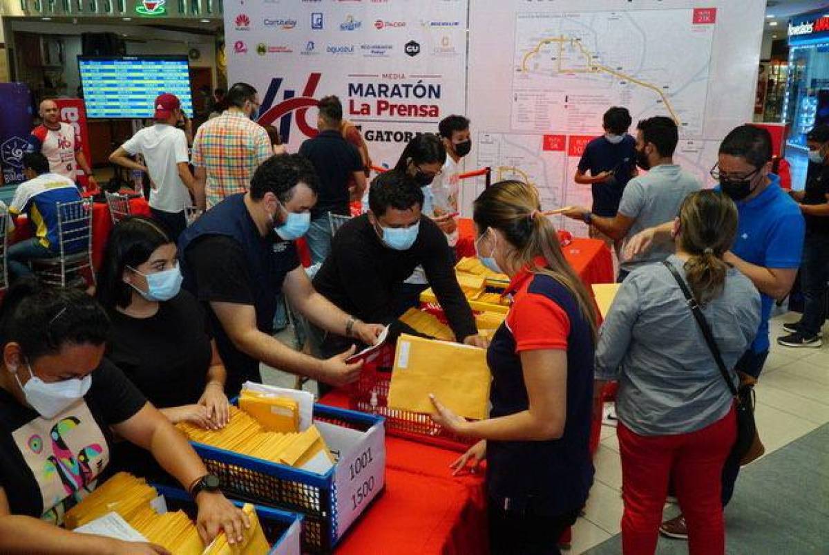 Mucho fervor en la entrega de los kits deportivos de la Maratón de Diario LA PRENSA