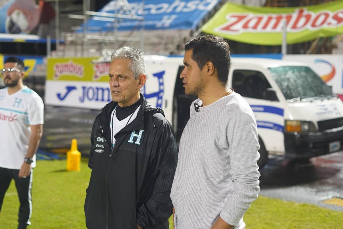 Selección de Honduras recibe visita de lujo previo al partido ante Jamaica por la Liga de Naciones de la Concacaf