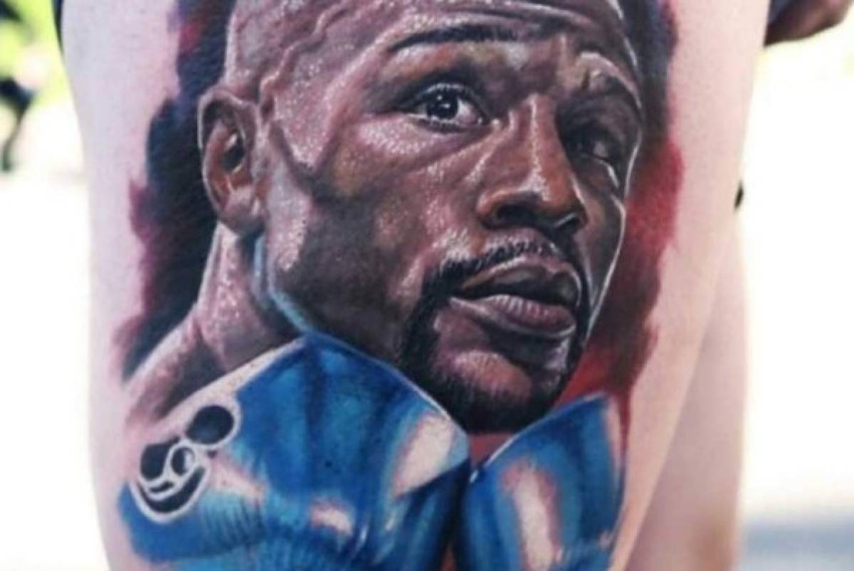 LOCURA: Seguidores de Floyd Mayweather Jr. se tatuaron al boxeador en la piel