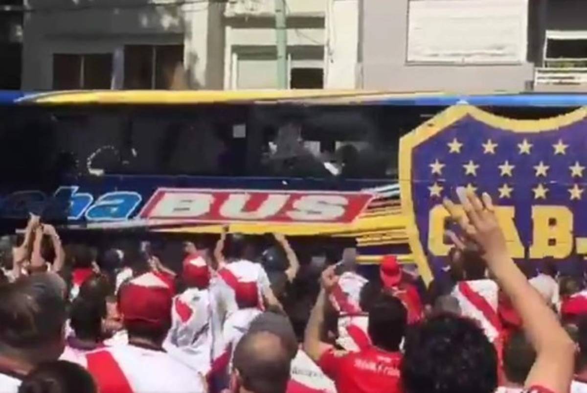 EN FOTOS: Así atacaron a los jugadores de Boca Juniors en el estadio Monumental