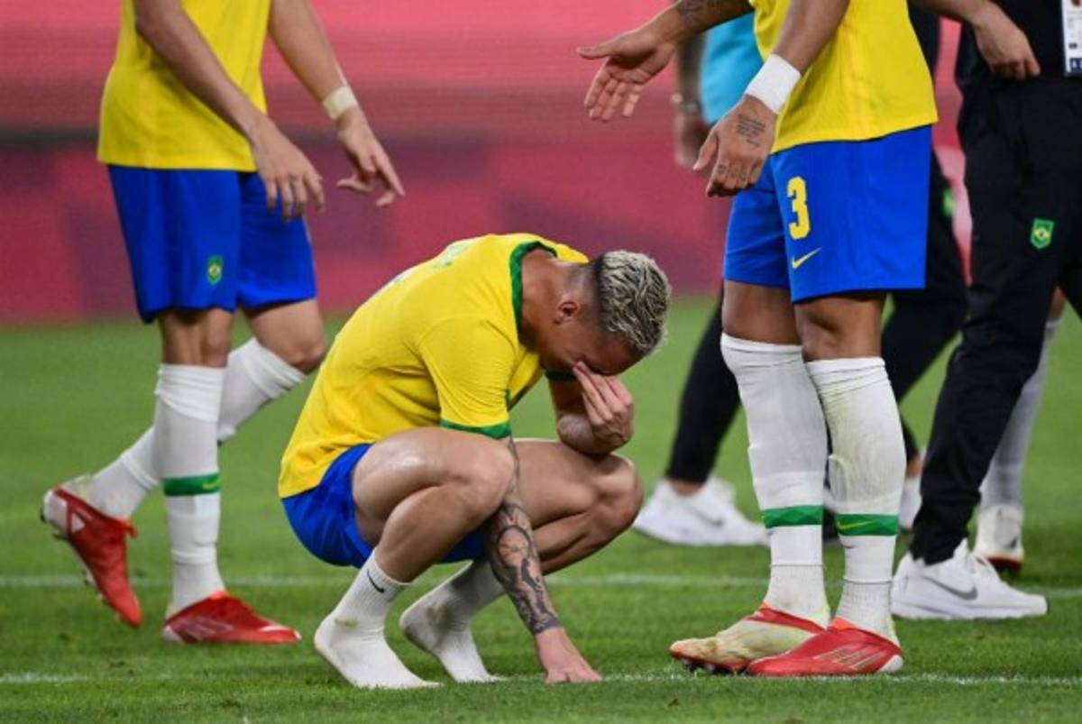 No se vio en TV: Así fue el drama de los penales, la euforia de Dani Alves y el llanto mexicano