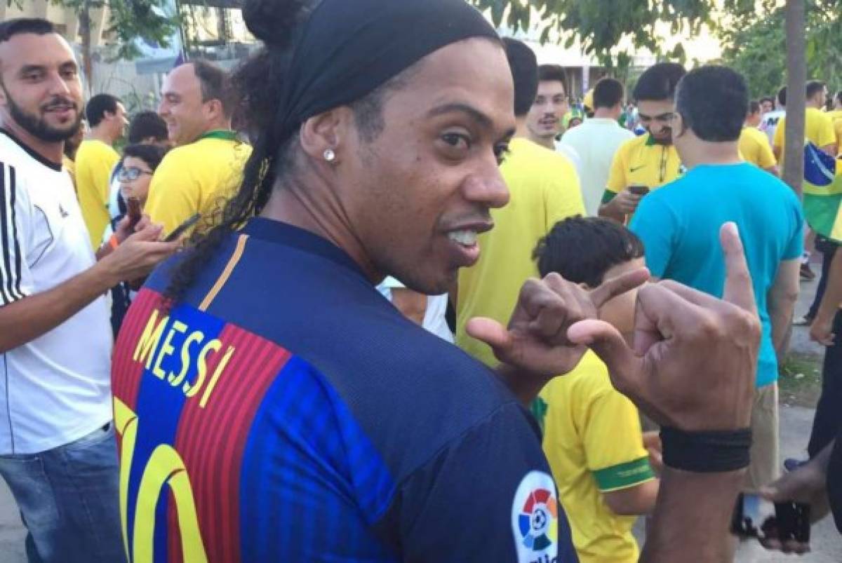 Increíble: Este es el doble que utilizó Ronaldinho para despistar a la prensa