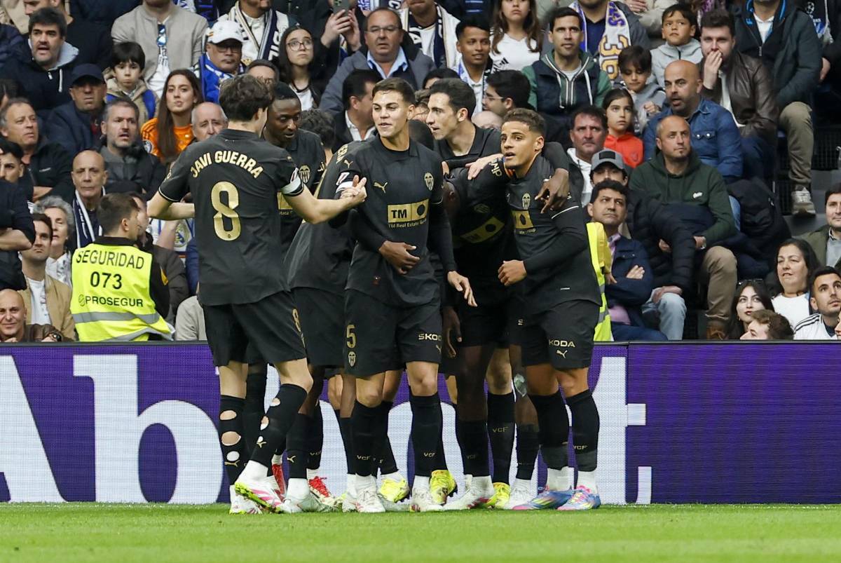 El 'regalo' del árbitro al Real Madrid, la pesadilla de Vinicius y la bronca de Mbappé tras caer ante Valencia