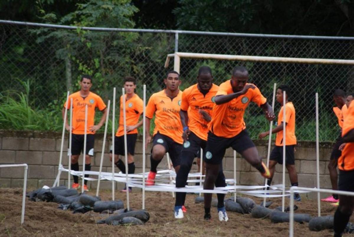 FOTOS: La última locura del Ñangui y Héctor Vargas desata la risa de sus jugadores