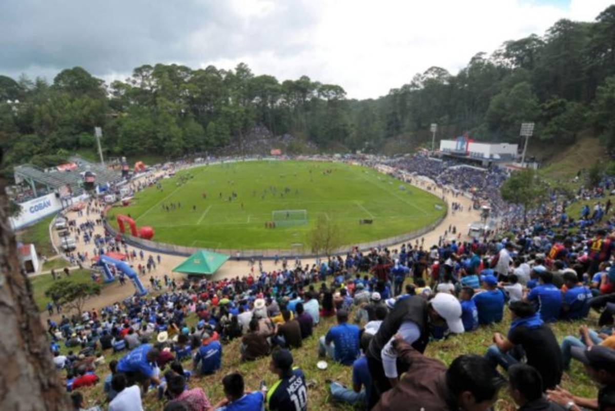 Desde Centroamérica hasta China: Los estadios de fútbol más extraños del mundo