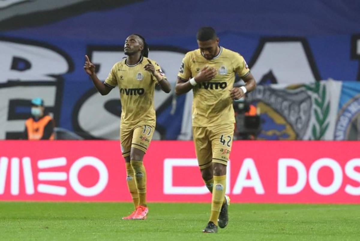 ¡Grítalo Panterita! El festejo de Albert Elis al marcar ante Porto su cuarta gol en Portugal y su duelo ante Pepe