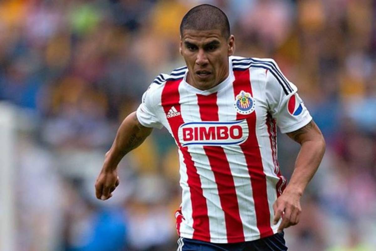 Filtran material del mexicano Carlos Salcido complaciéndose él mismo