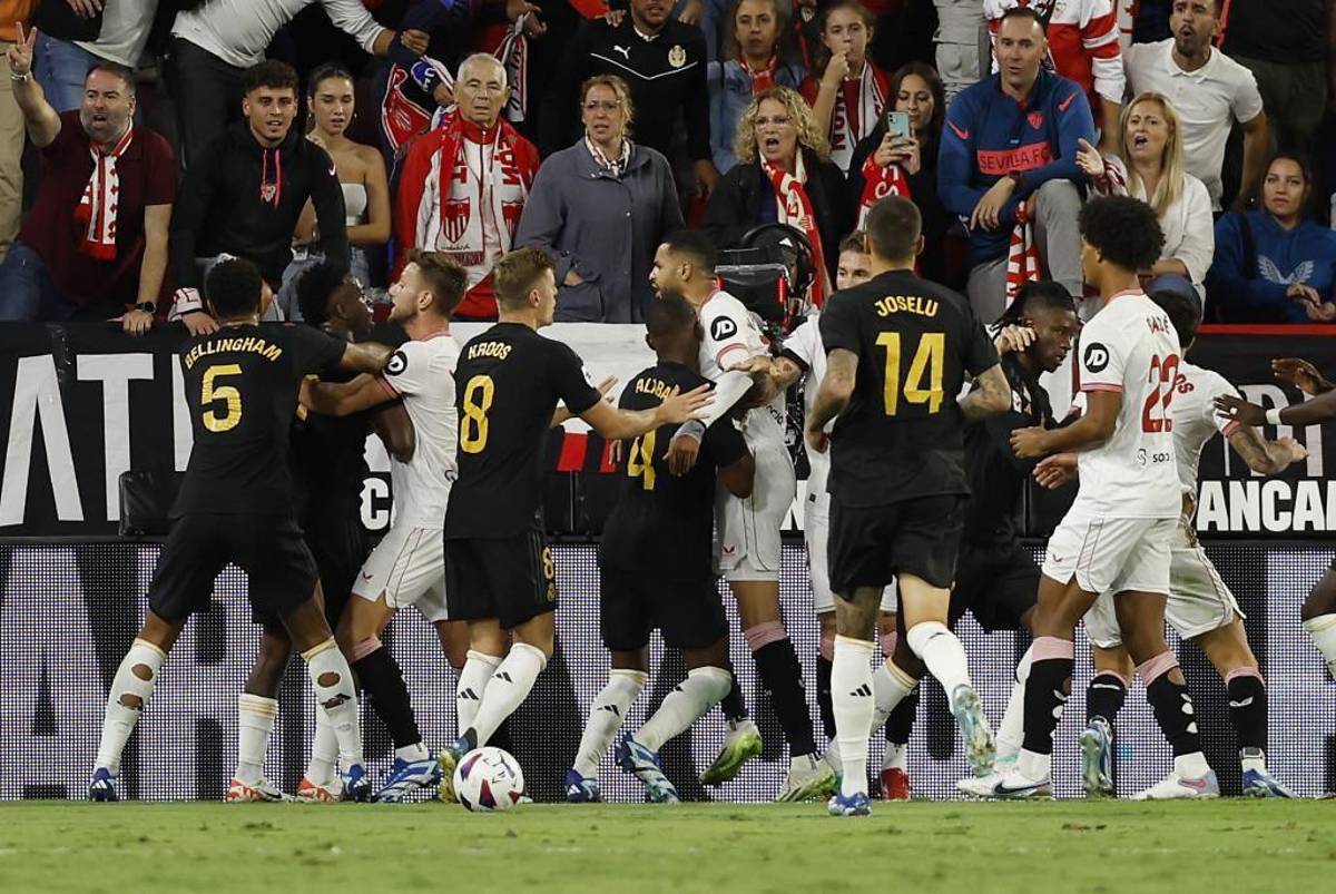Vinicius explota contra el Sevilla por otro episodio racista y la decisión del club con un aficionado que atacó al brasileño