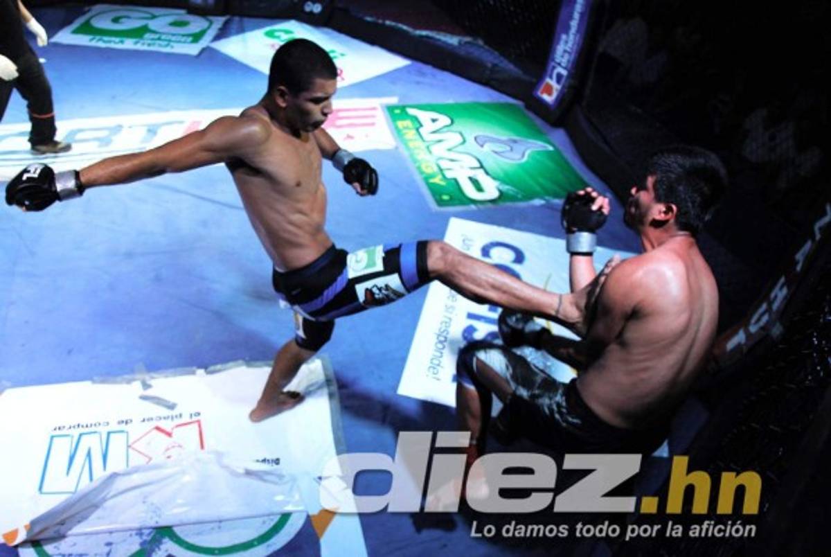 Vibrantes peleas en novena edición HFL de artes marciales mixtas en Expocentro