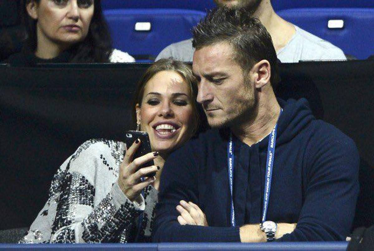 Totti destapa cómo descubrió que su esposa le era infiel: ‘‘Nunca lo había hecho en 20 años, pero miré su celular...’’