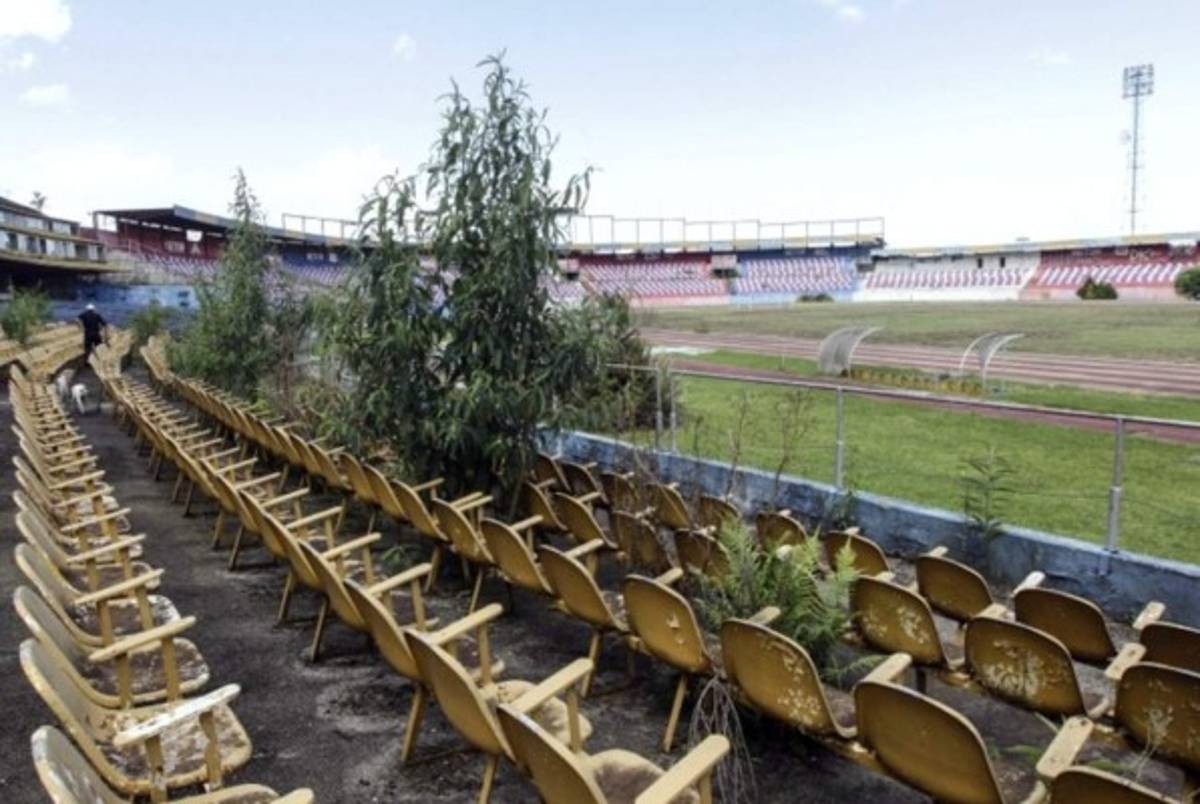 ¡Con uno de Honduras! Grandes estadios que fueron abandonados