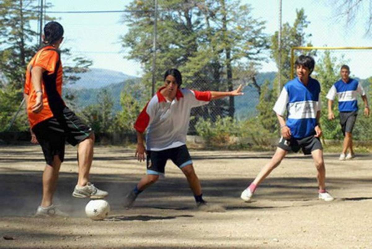 Las 21 reglas del fútbol callejero que nadie olvida