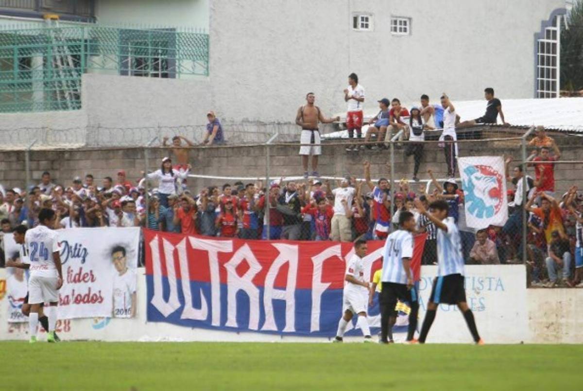 ¡Una locura! Las imágenes que dejó el amistoso de Olimpia en Cantarranas