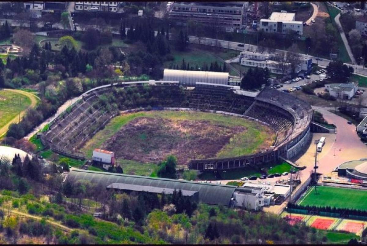 ¡Con uno de Honduras! Grandes estadios que fueron abandonados