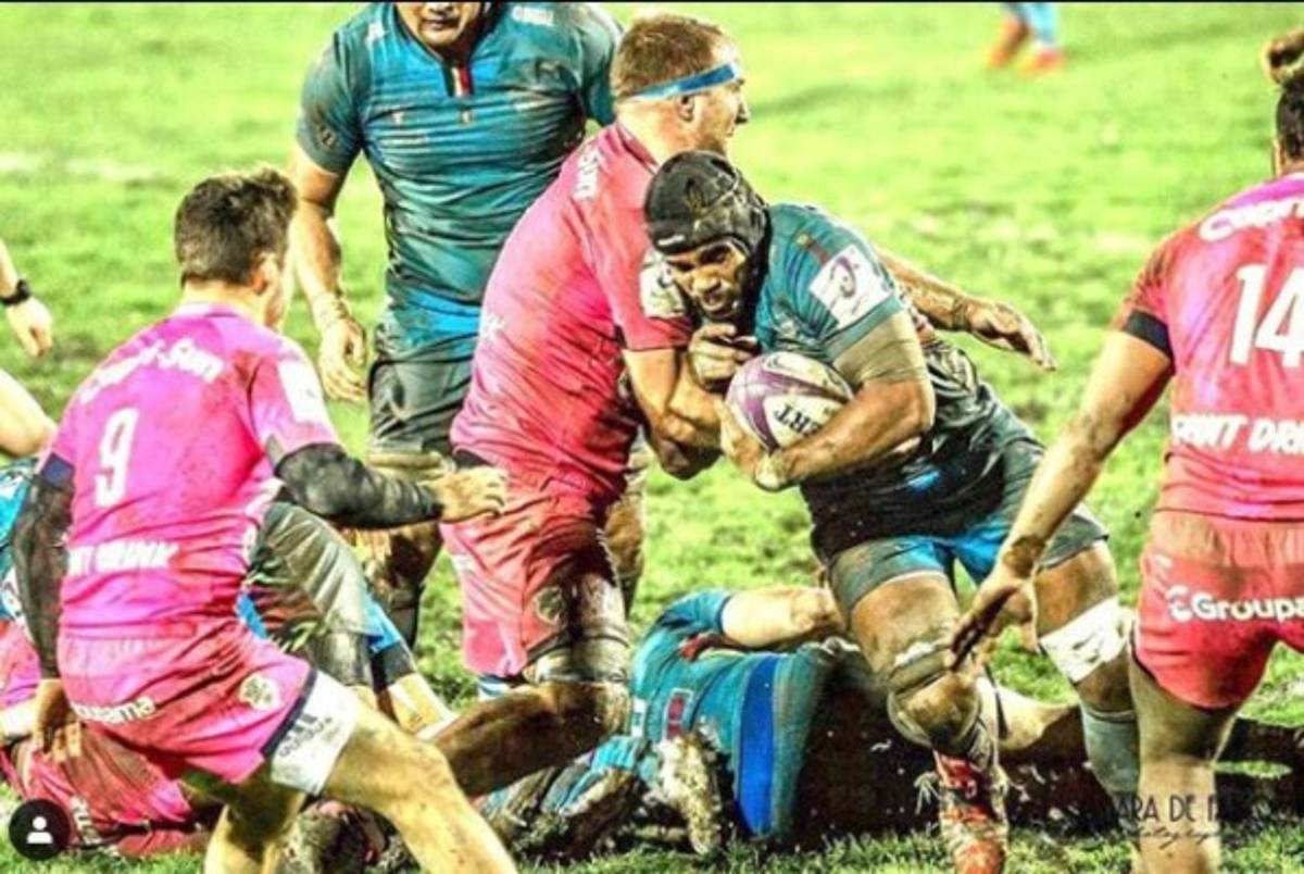 Estrella de rugby en Italia trabaja 13 horas en una ambulancia para luchar contra el coronavirus