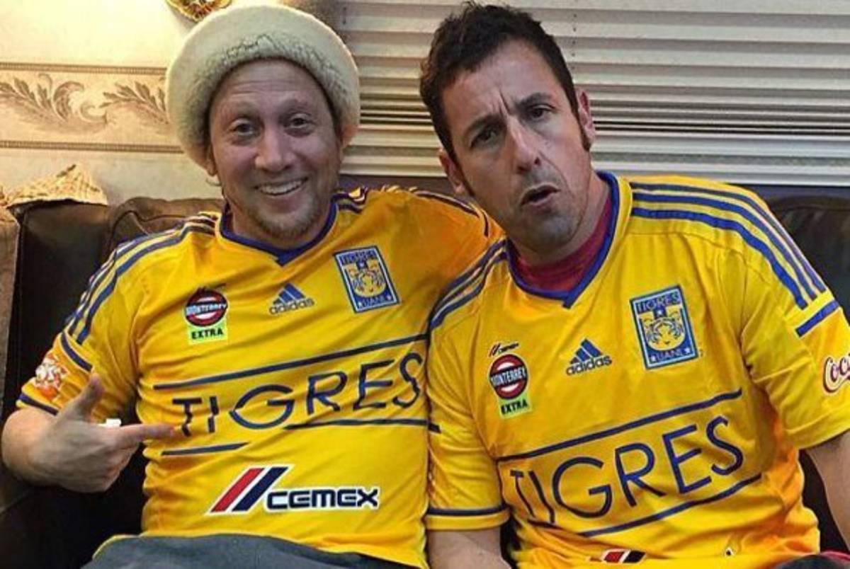 ¡Impensable! Famosos que han vestido playeras de equipos mexicanos