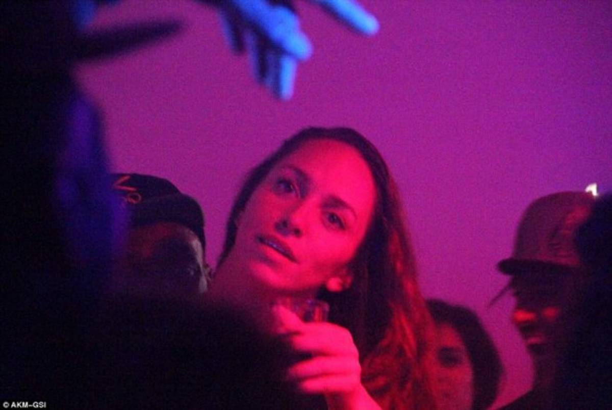 Escandalosas fotos de la fiesta de Usain Bolt ¡con una tercera mujer!