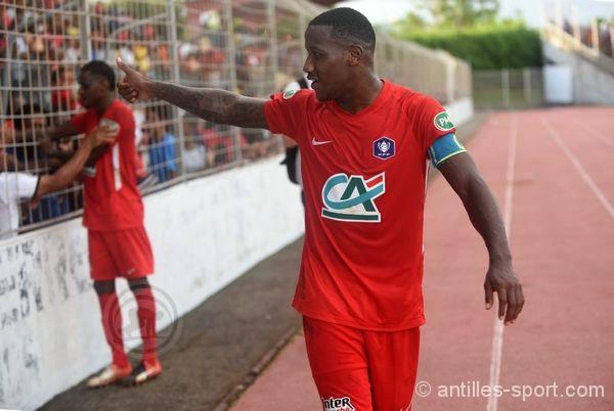 ¿Dónde la transportaban? Futbolista francés y su pareja fueron detenidos en aeropuerto con 100 kilos de cocaína