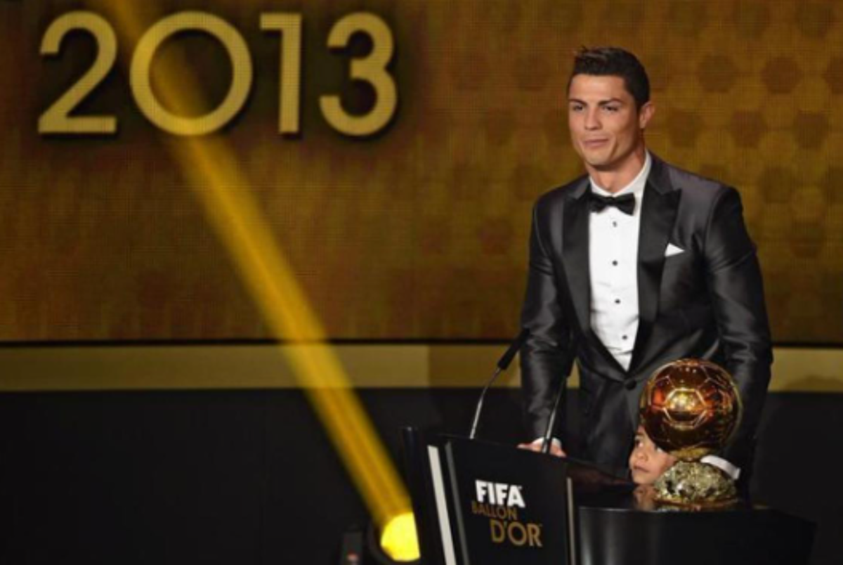 Cristiano Ronaldo ‘vendió’ un Balón de Oro por tremenda suma: quién se lo compró y el gigante motivo