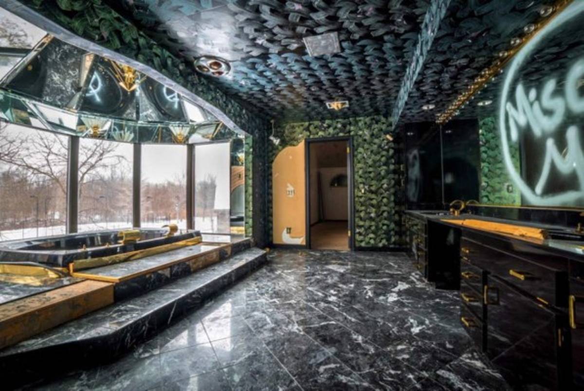 Así luce la impresionante mansión abandonada de Mike Tyson