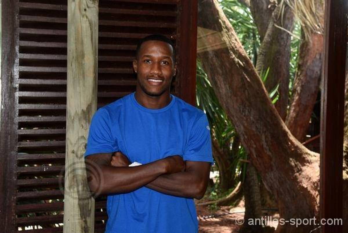 ¿Dónde la transportaban? Futbolista francés y su pareja fueron detenidos en aeropuerto con 100 kilos de cocaína