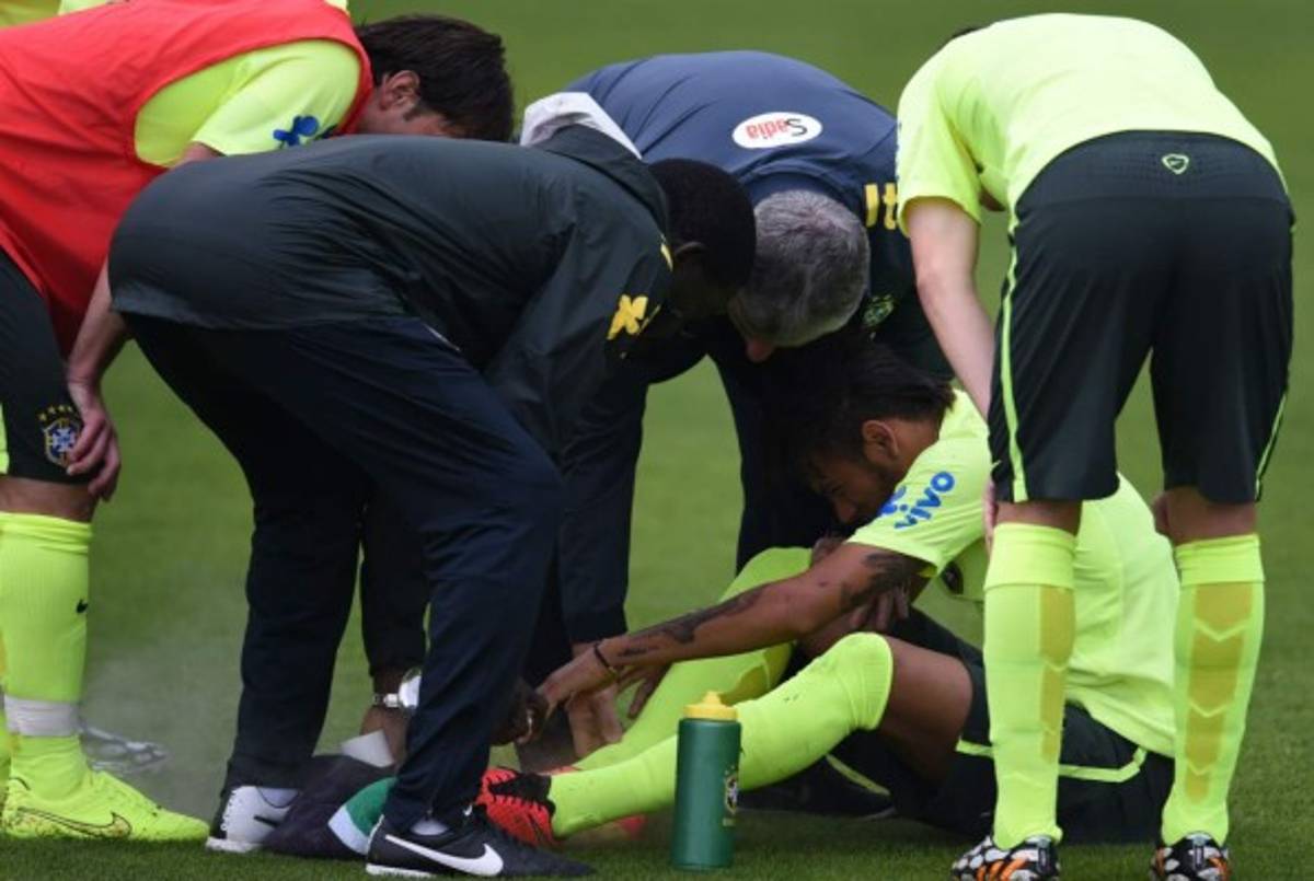 Neymar dio el susto en el entrenamiento de Brasil