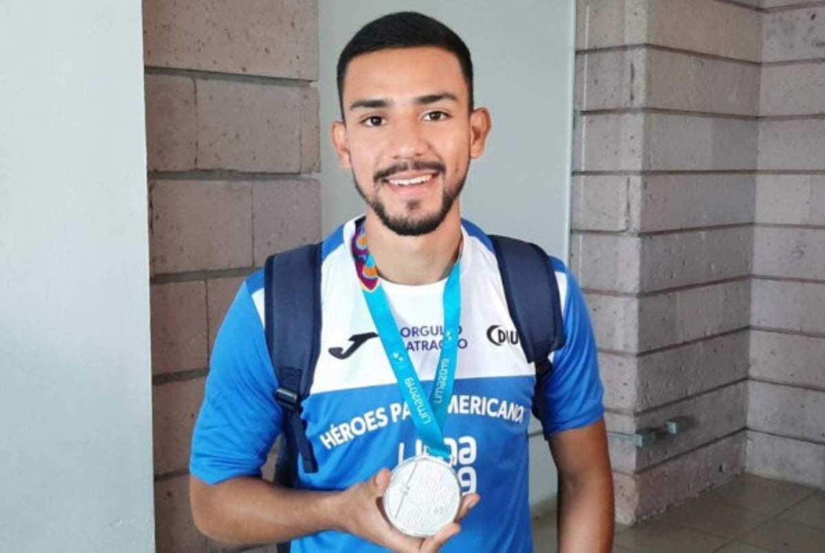 FOTOS: Familiares, novias y hasta un perro, así recibieron a la Sub-23 de Honduras