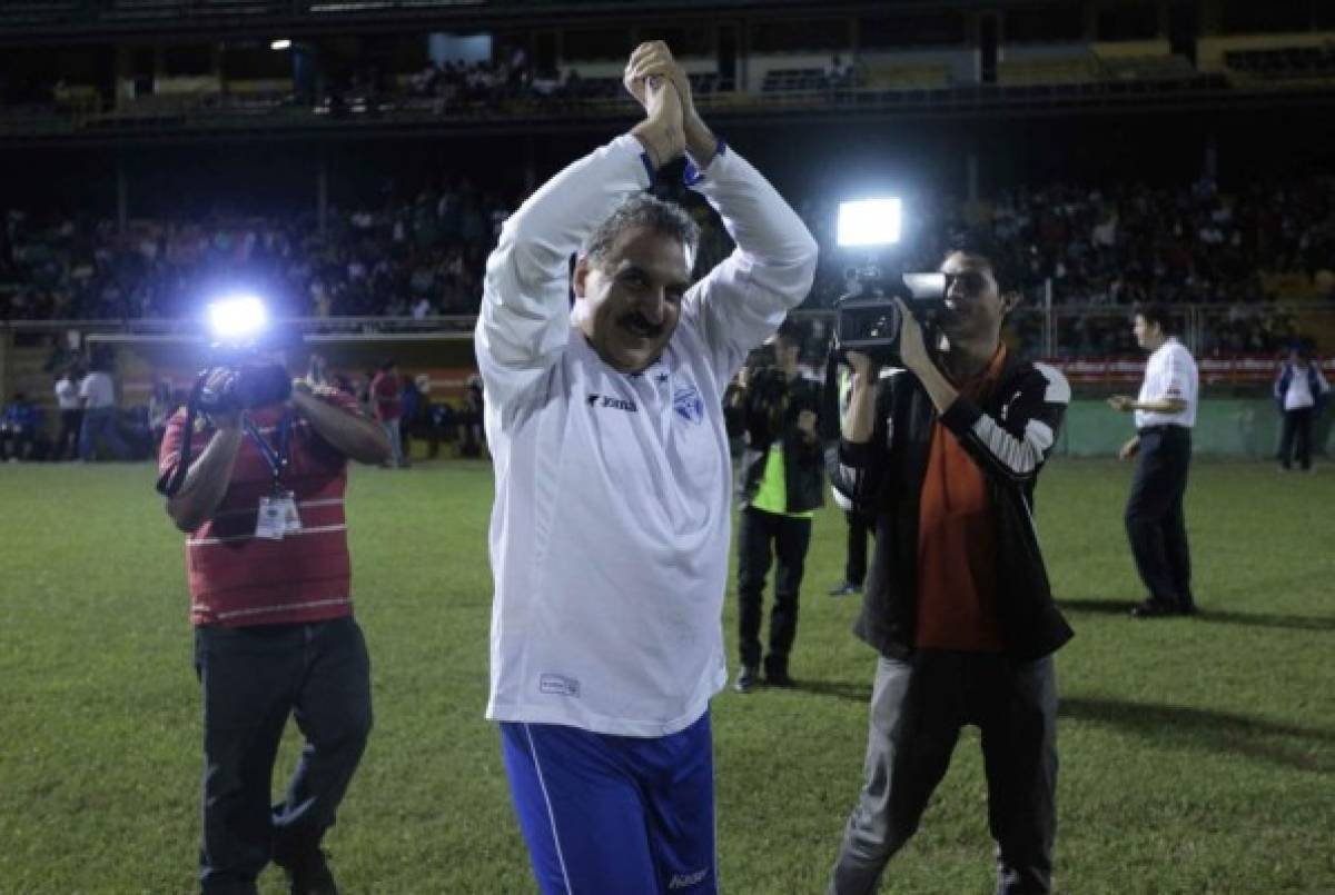 FOTOS: Famosos que han posado con la camisa de la Selección de Honduras