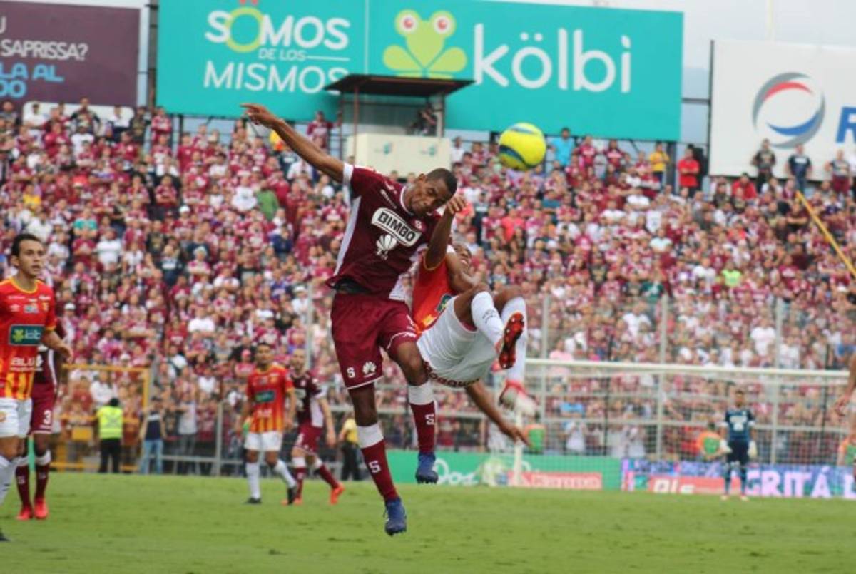 ¡Ambientazo! El estadio Ricardo Saprissa lució sus mejores galas para la final costarricense