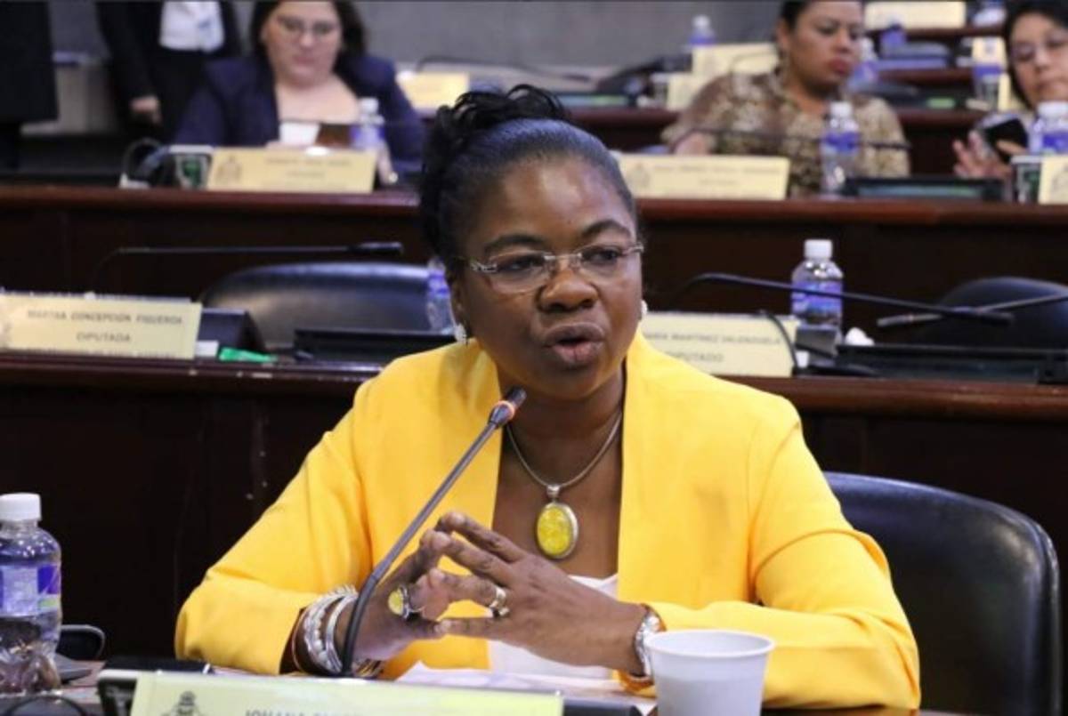 Diputada explica las razones para querer dar pensión a Mundialistas del 82