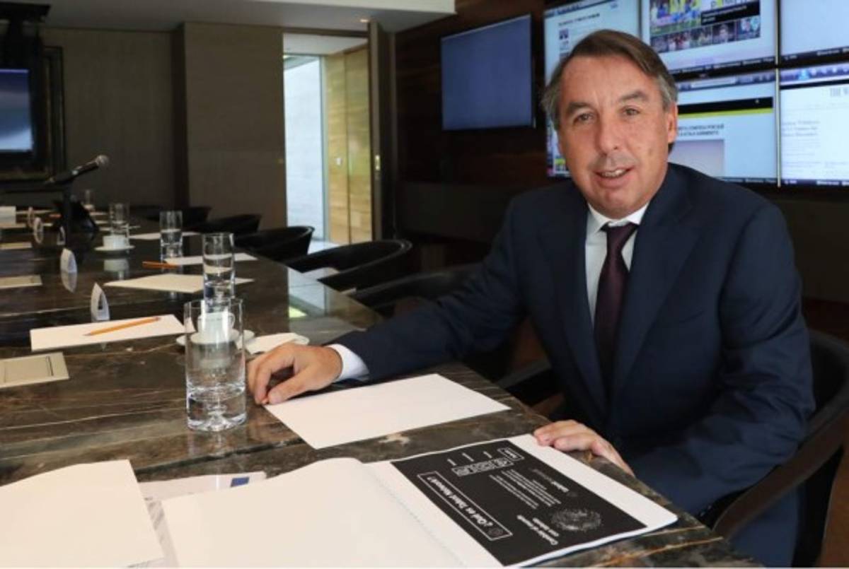 Así es la vida del influyente dueño del América: su riqueza, una lujosa mansión y su pareja es muy poderosa