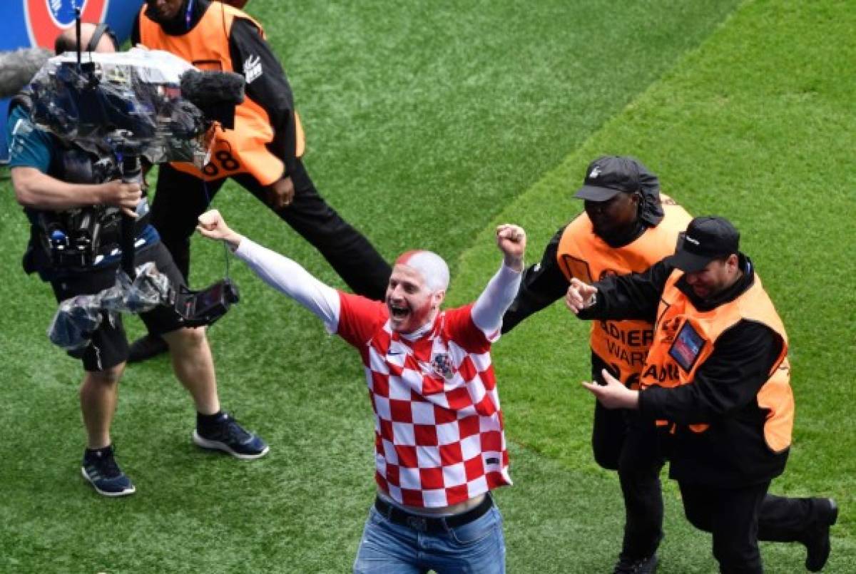 El espontáneo que se metió a celebrar con Croacia el golazo de Modric