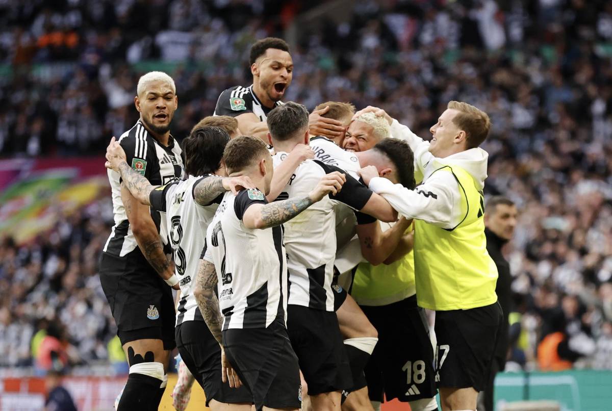 Así se festeja un título después de 70 años: los héroes del Newcastle y jugadores del Liverpool destrozados