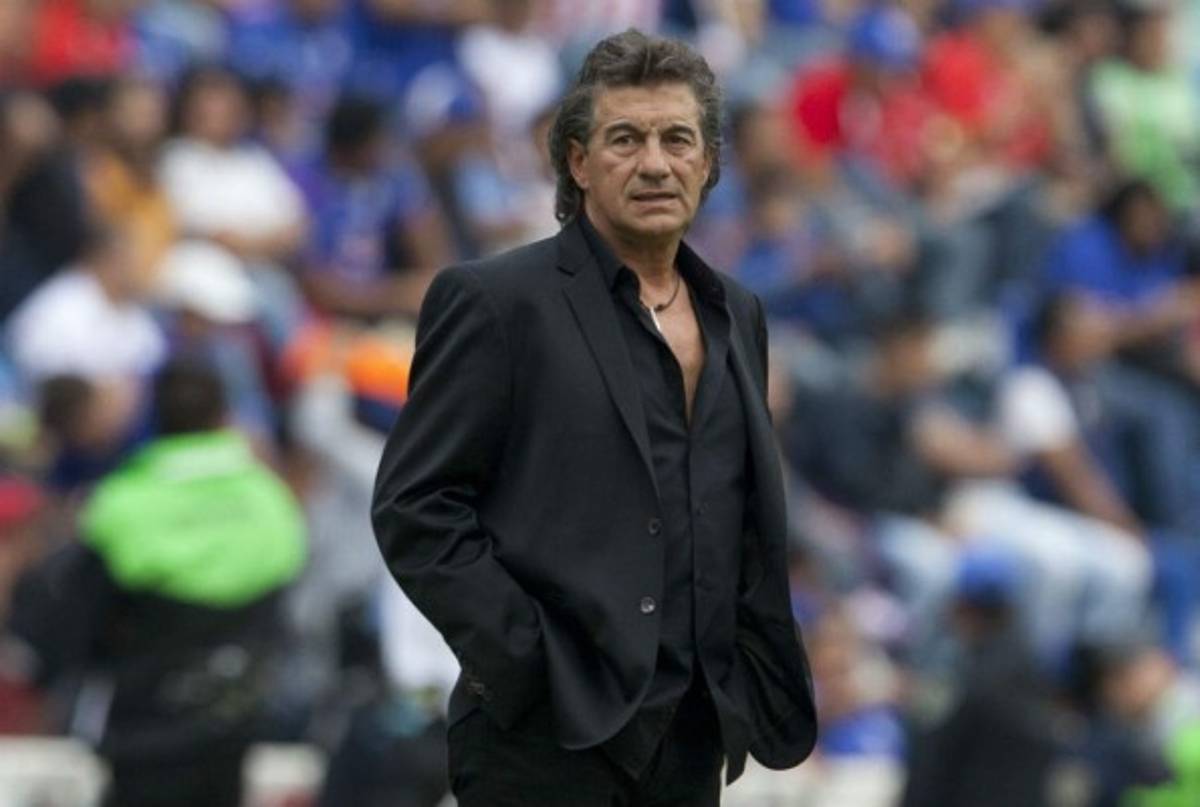 Los currículums que tuvo Fenafuth previo a contratar a Fabián Coito