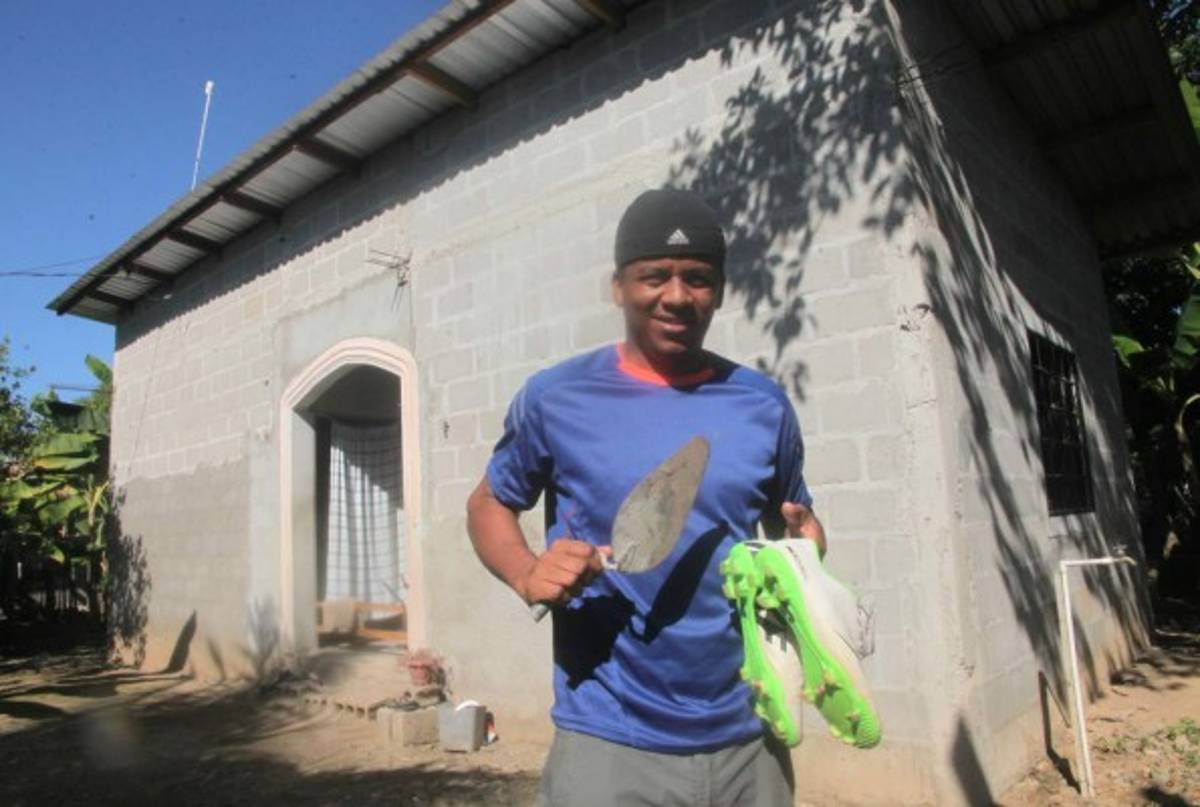 FOTOS: Así es la vida como albañil del defensa Henry Clark