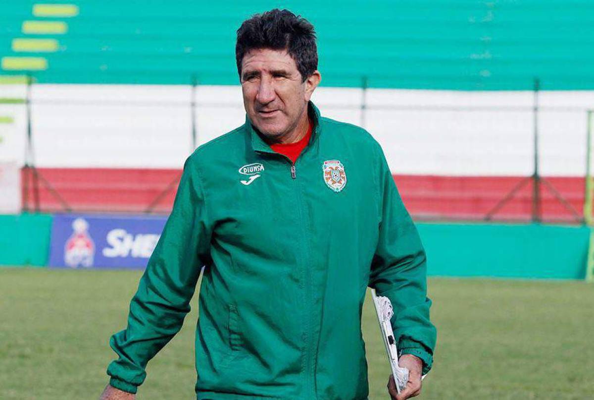Héctor Vargas es el único de los técnicos en mención que ganaron títulos con dos clubes diferentes.