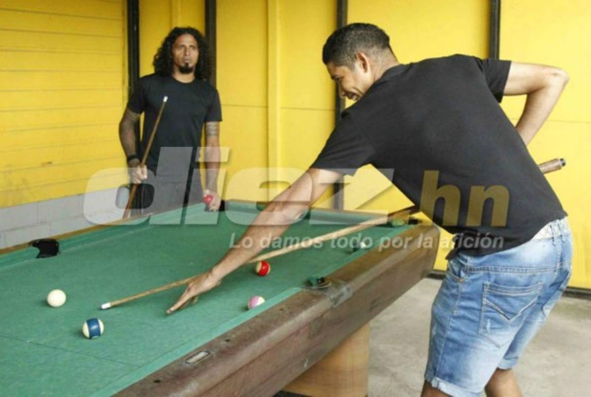 Entre regalos, jugando billar y muchas sonrisa se entrenó el Real España