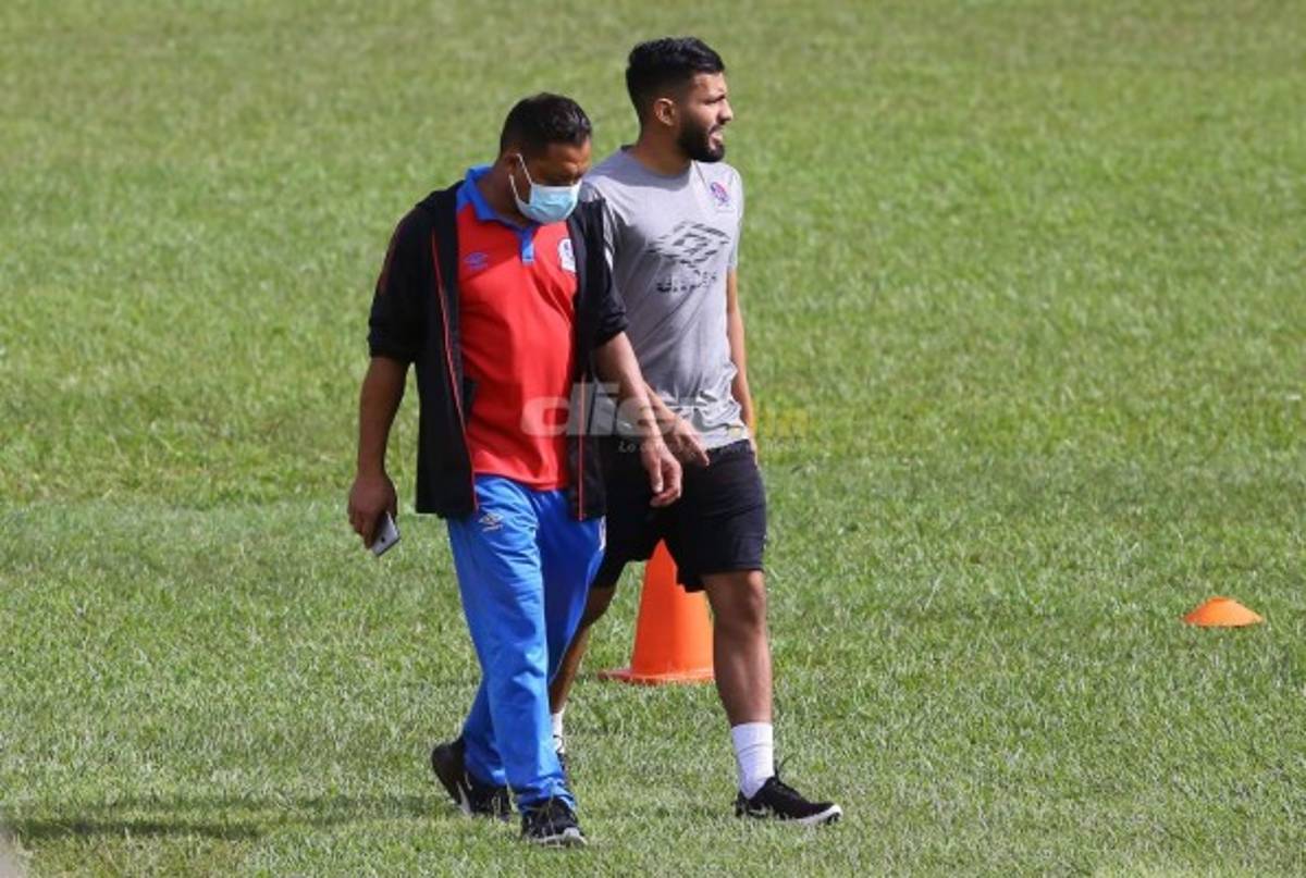 ¡Pasó en Olimpia! Bengtson volvió a ponerse mascarilla a pesar de estar vacunado, y así recibieron a Crisanto