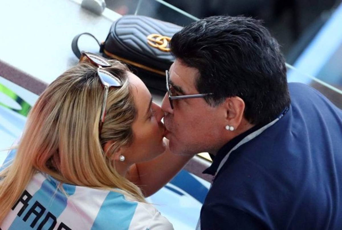 EN FOTOS: La nueva imagen que presentó Diego Maradona