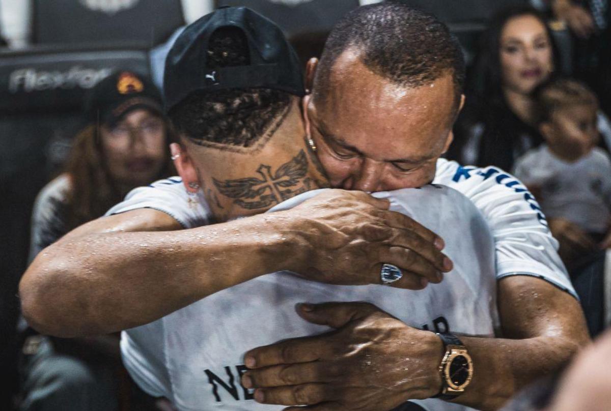 Neymar firmará millonario contrato y su padre revela: Recibimos ofertas de otros clubes, pero las rechazamos