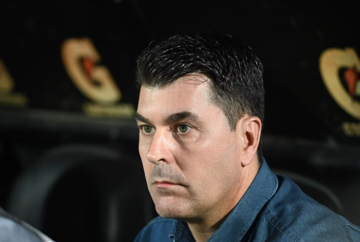 ¡Guerra en Alajuelense! Les dejan carteles amenazantes antes de viajar a Honduras