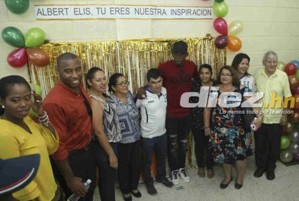 FOTOS: Así fue la visita de Alberth Elis en escuela de Chamelecón